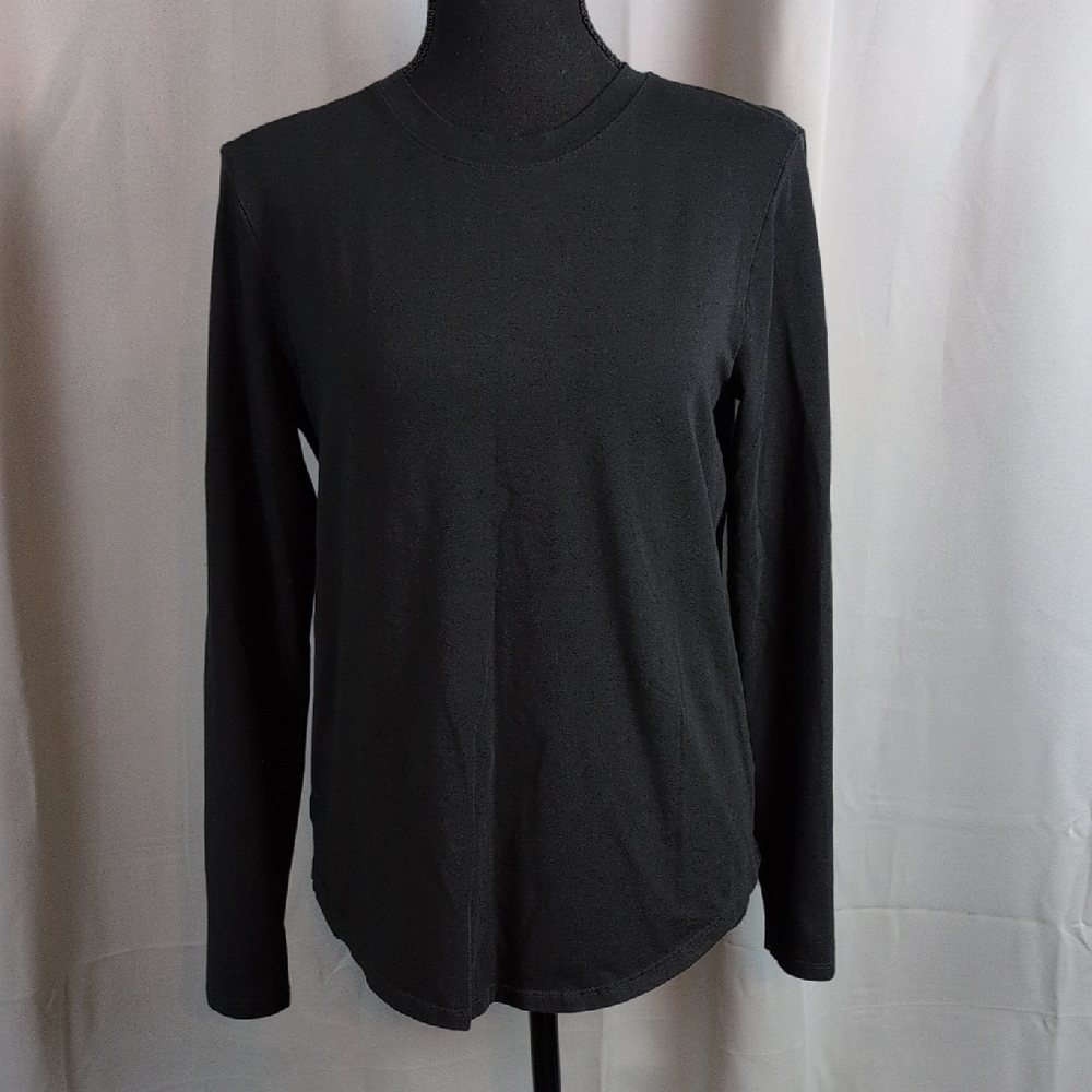 lululemon athletica Black Long Sleeve‎ Tee